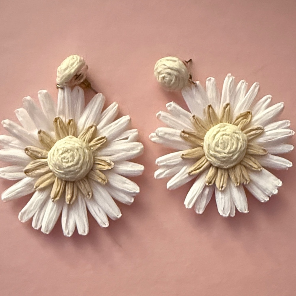 White and beige Daisy Earrings